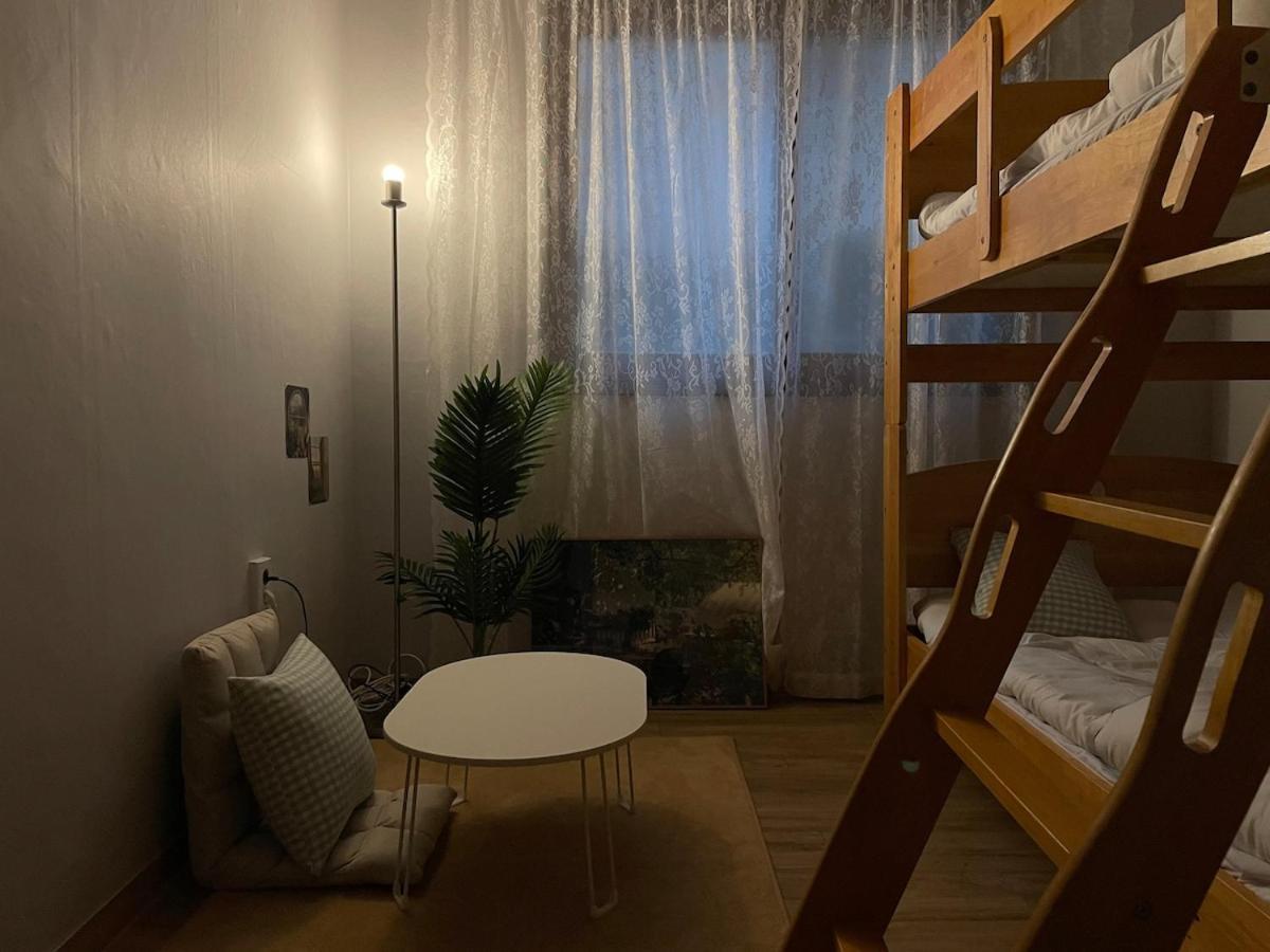 Apartment # Hongdae 10 Minutes # 4 For 12 People # Hongje Station 5 Minutes