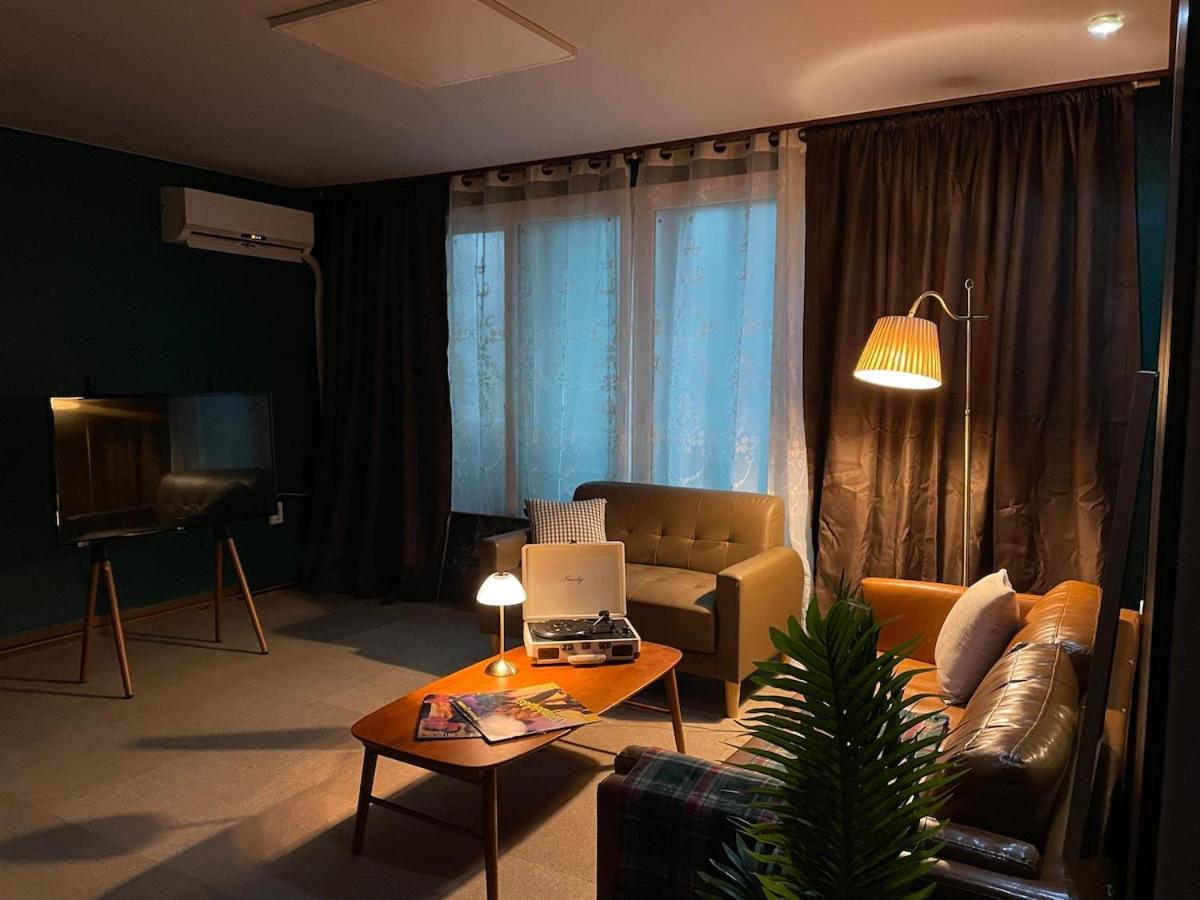 # Hongdae 10 Minutes # 4 For 12 People # Hongje Station 5 Minutes * Seoul