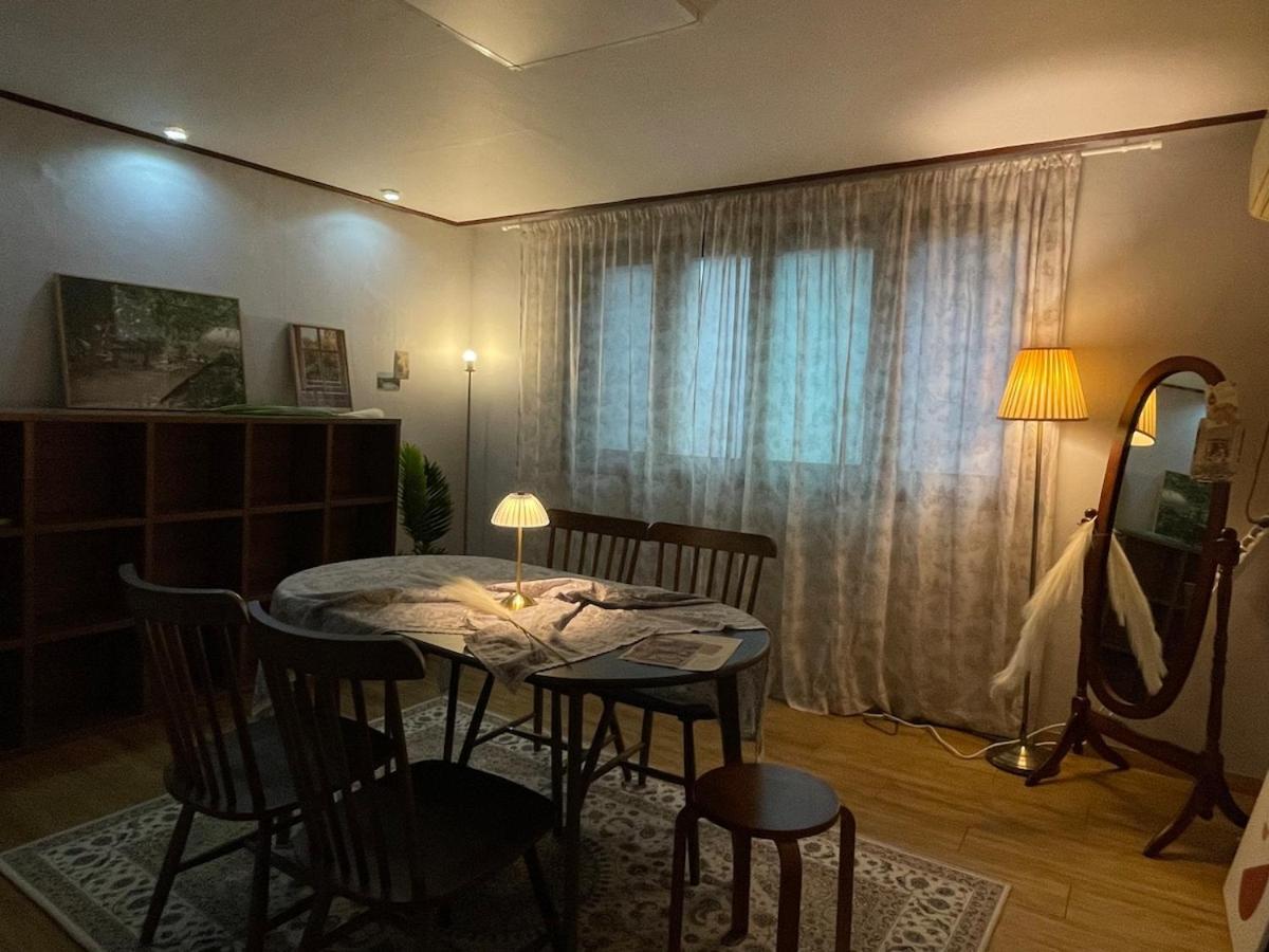 # Hongdae 10 Minutes # 4 For 12 People # Hongje Station 5 Minutes Apartment