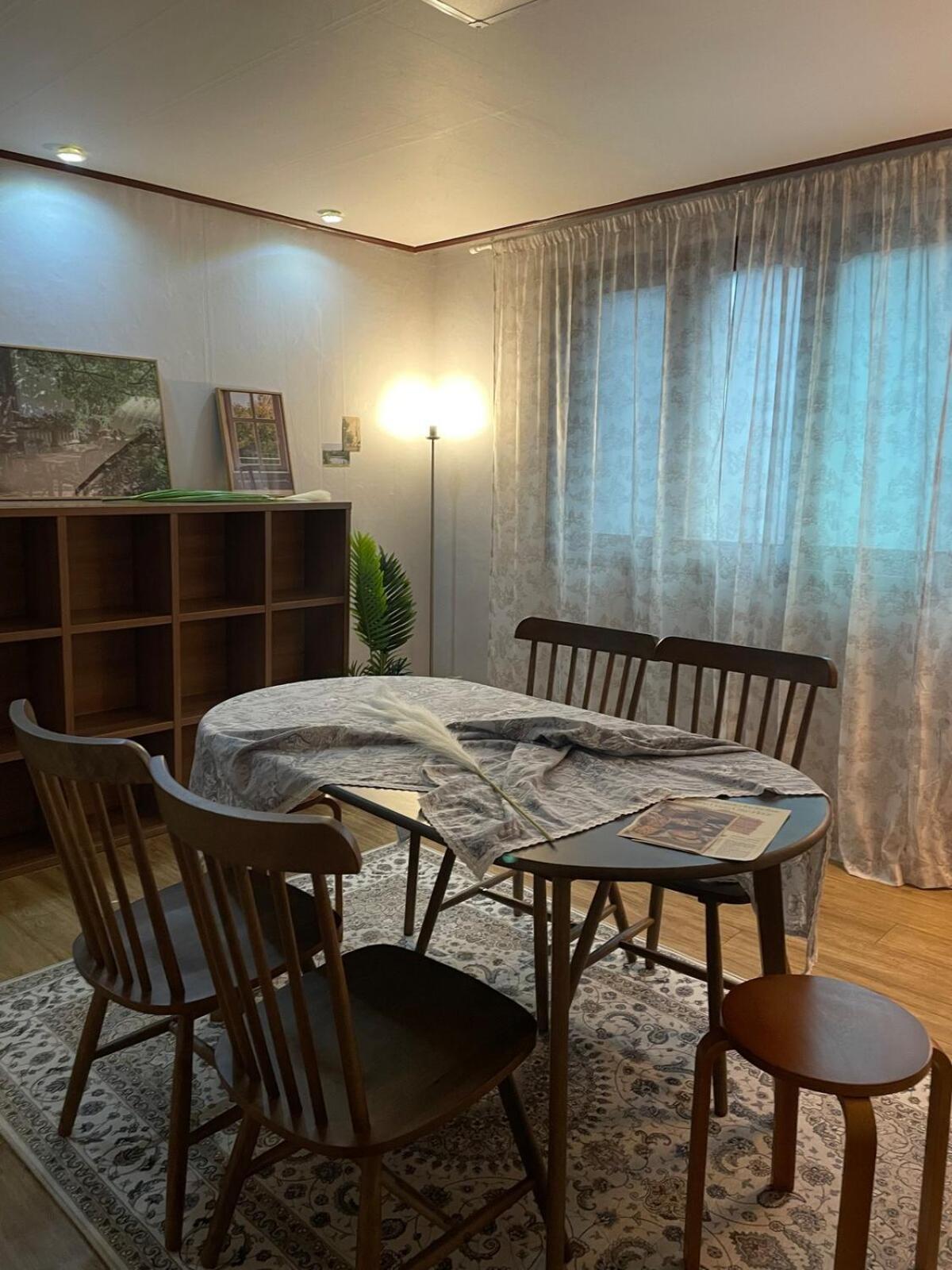 Apartment # Hongdae 10 Minutes # 4 For 12 People # Hongje Station 5 Minutes