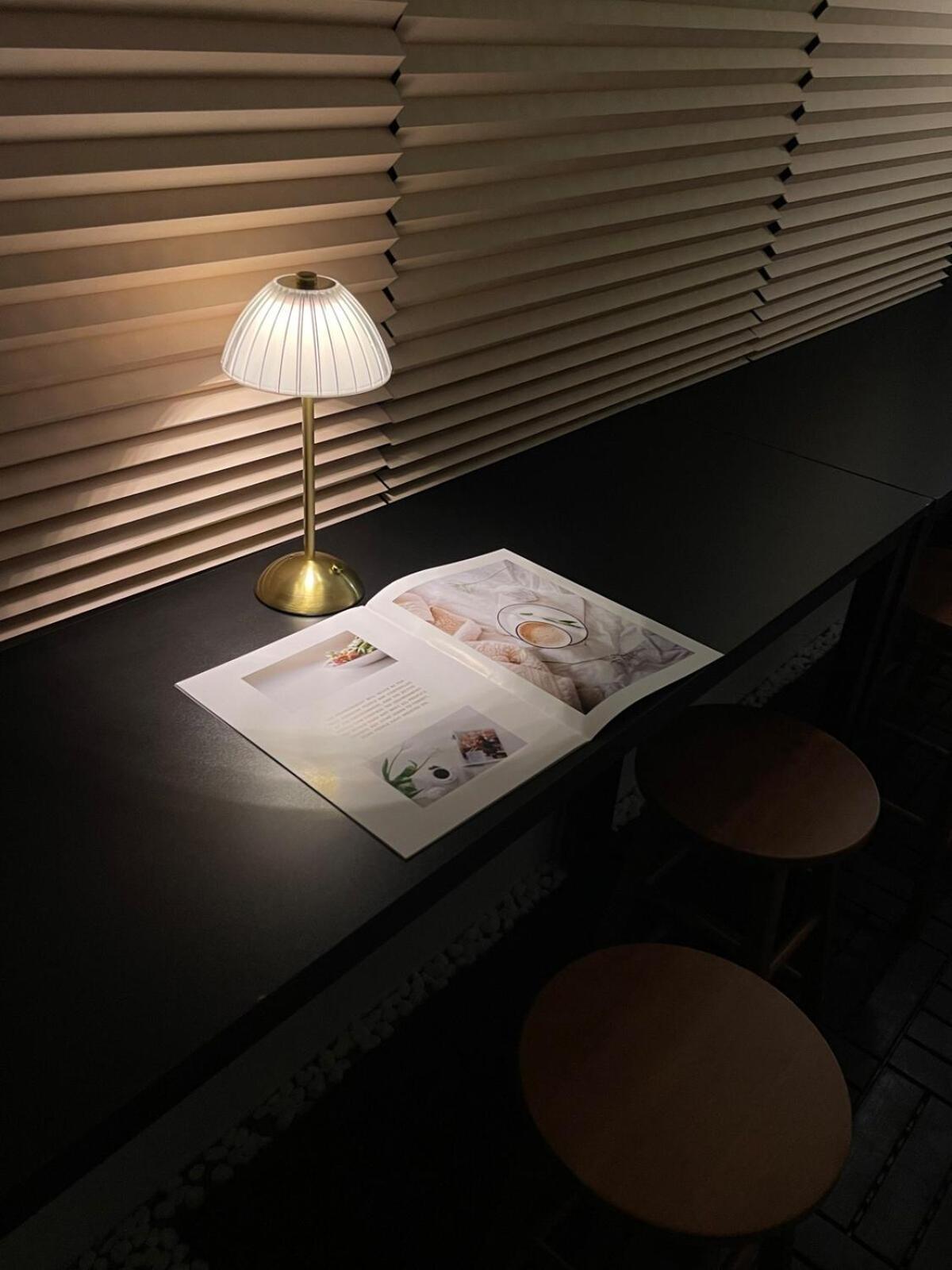 Apartment # Hongdae 10 Minutes # 4 For 12 People # Hongje Station 5 Minutes Seoul