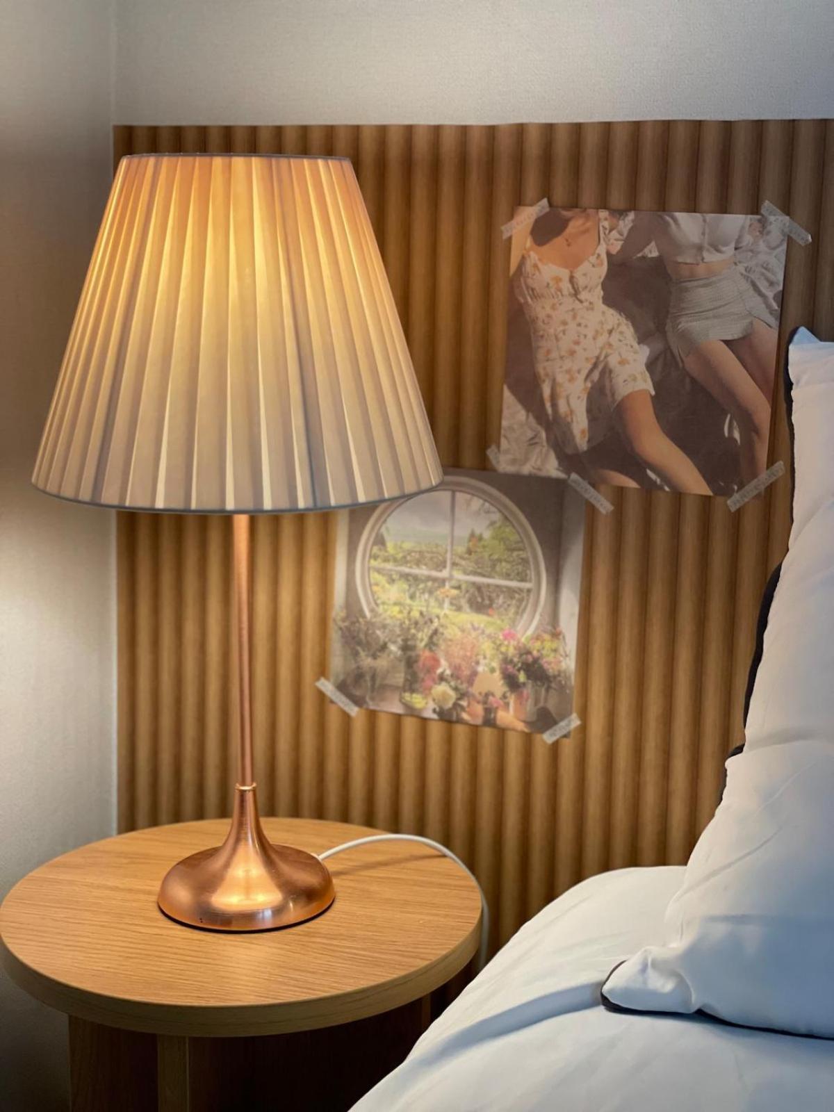 # Hongdae 10 Minutes # 4 For 12 People # Hongje Station 5 Minutes Apartment Seoul